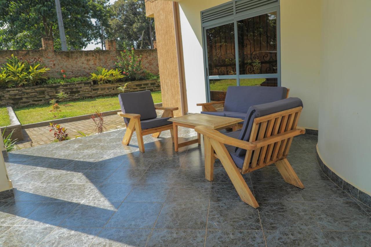Silver Oaks Hotel Boma Fort Portal ภายนอก รูปภาพ