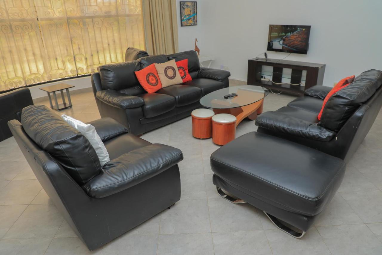Silver Oaks Hotel Boma Fort Portal ภายนอก รูปภาพ