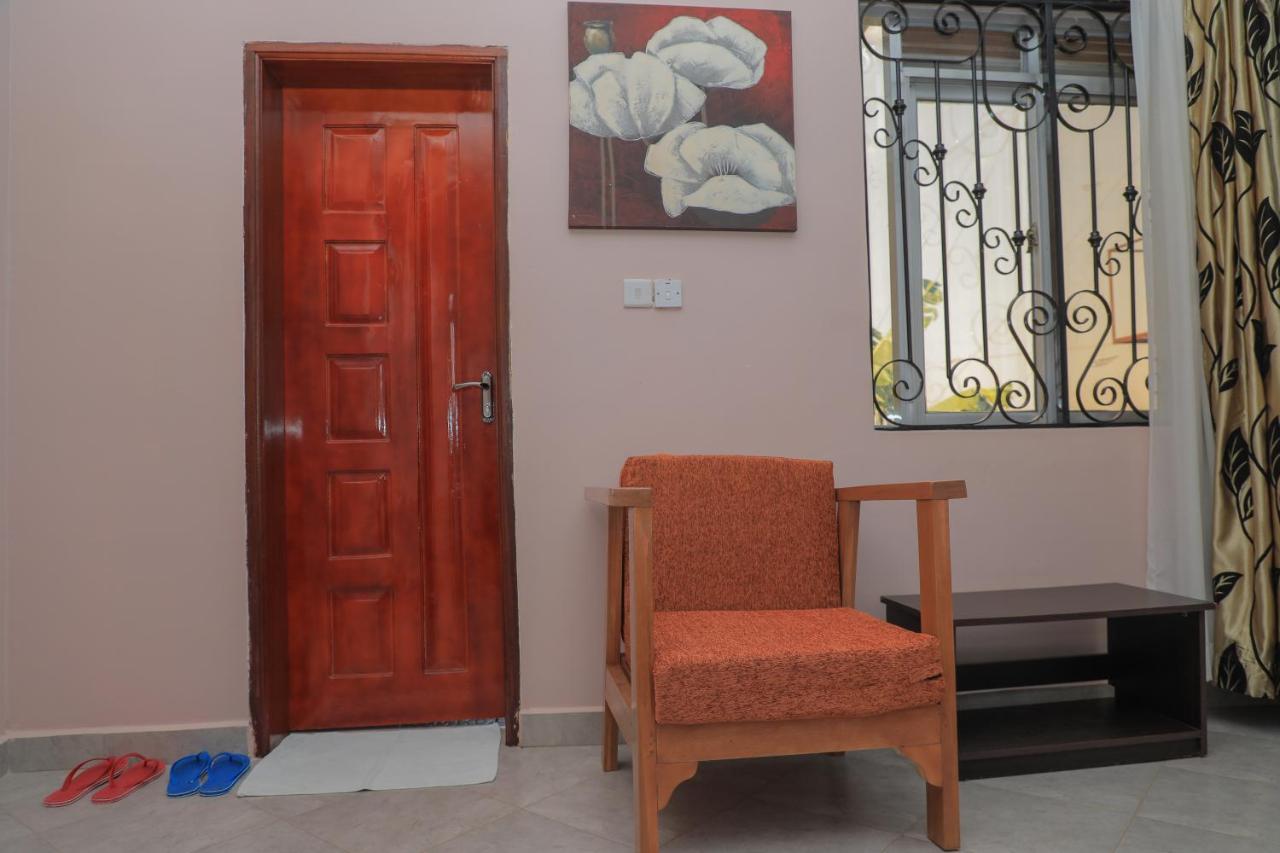 Silver Oaks Hotel Boma Fort Portal ภายนอก รูปภาพ