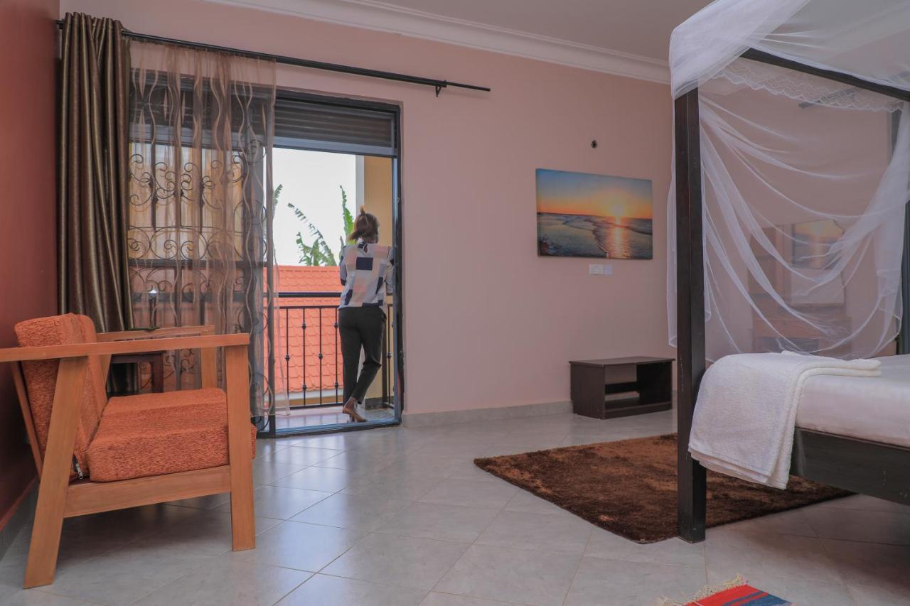 Silver Oaks Hotel Boma Fort Portal ภายนอก รูปภาพ