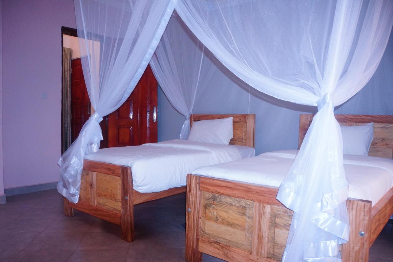 Silver Oaks Hotel Boma Fort Portal ภายนอก รูปภาพ