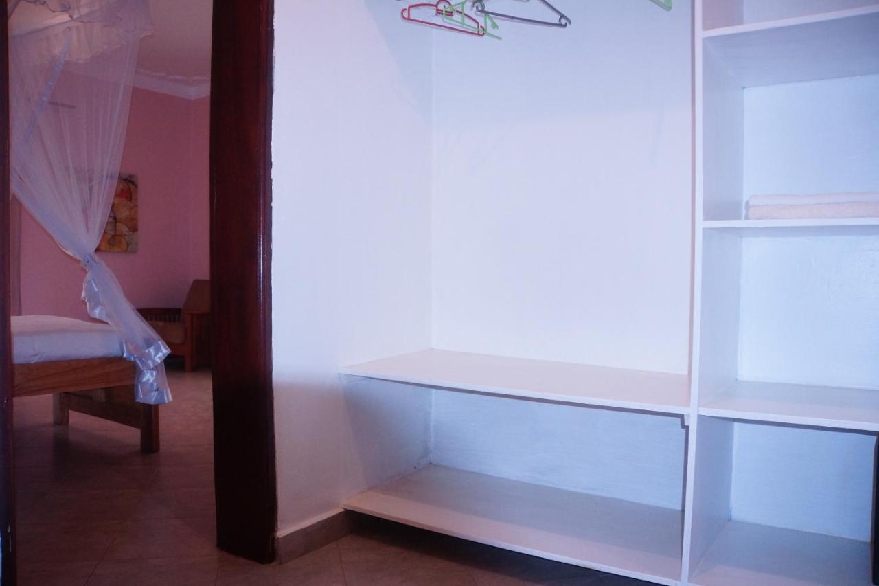 Silver Oaks Hotel Boma Fort Portal ภายนอก รูปภาพ