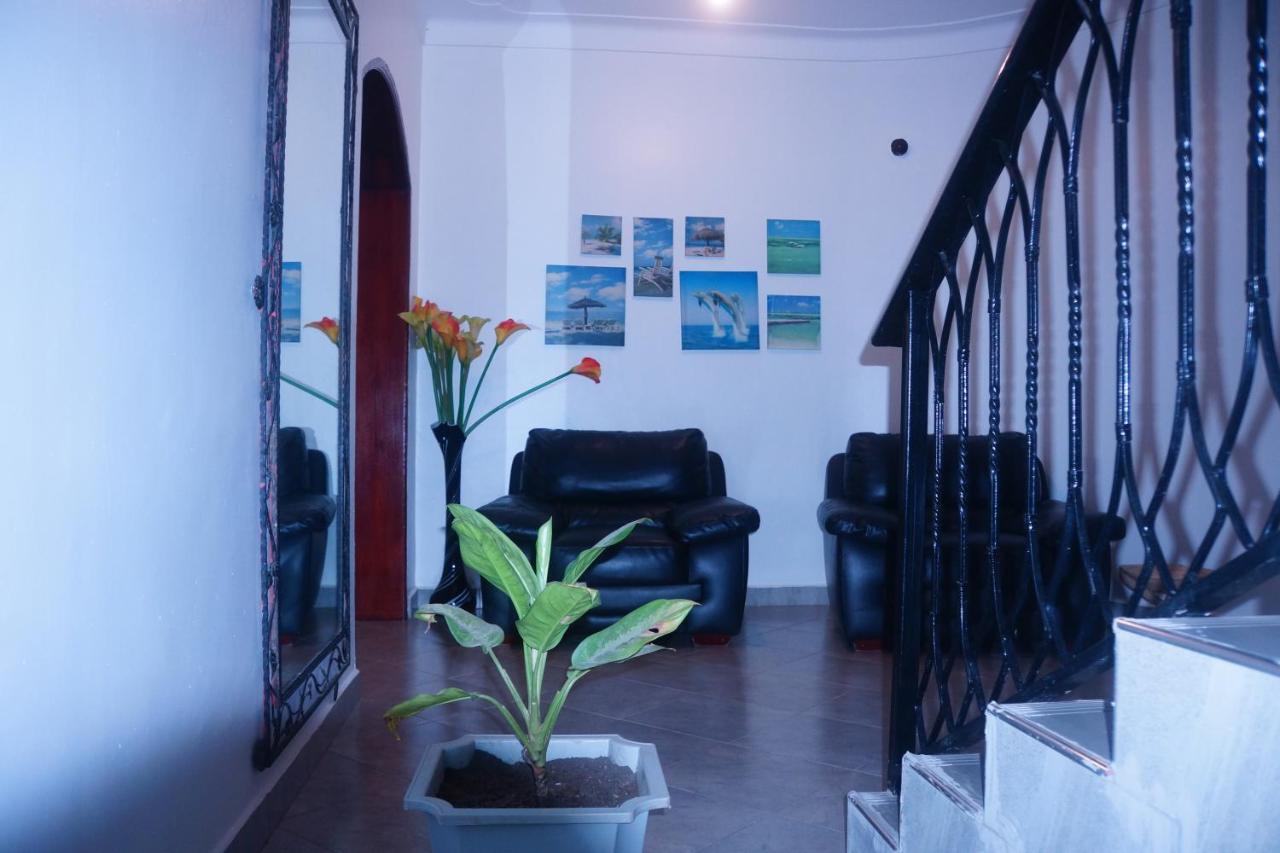 Silver Oaks Hotel Boma Fort Portal ภายนอก รูปภาพ