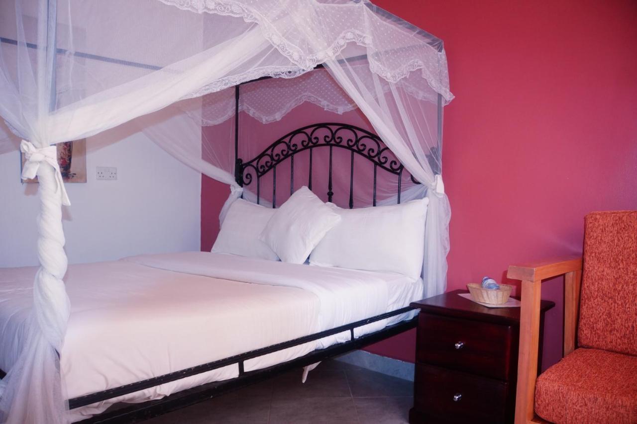 Silver Oaks Hotel Boma Fort Portal ภายนอก รูปภาพ