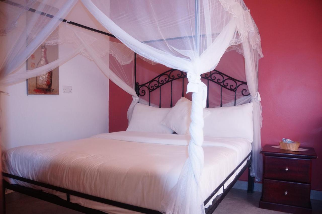 Silver Oaks Hotel Boma Fort Portal ภายนอก รูปภาพ