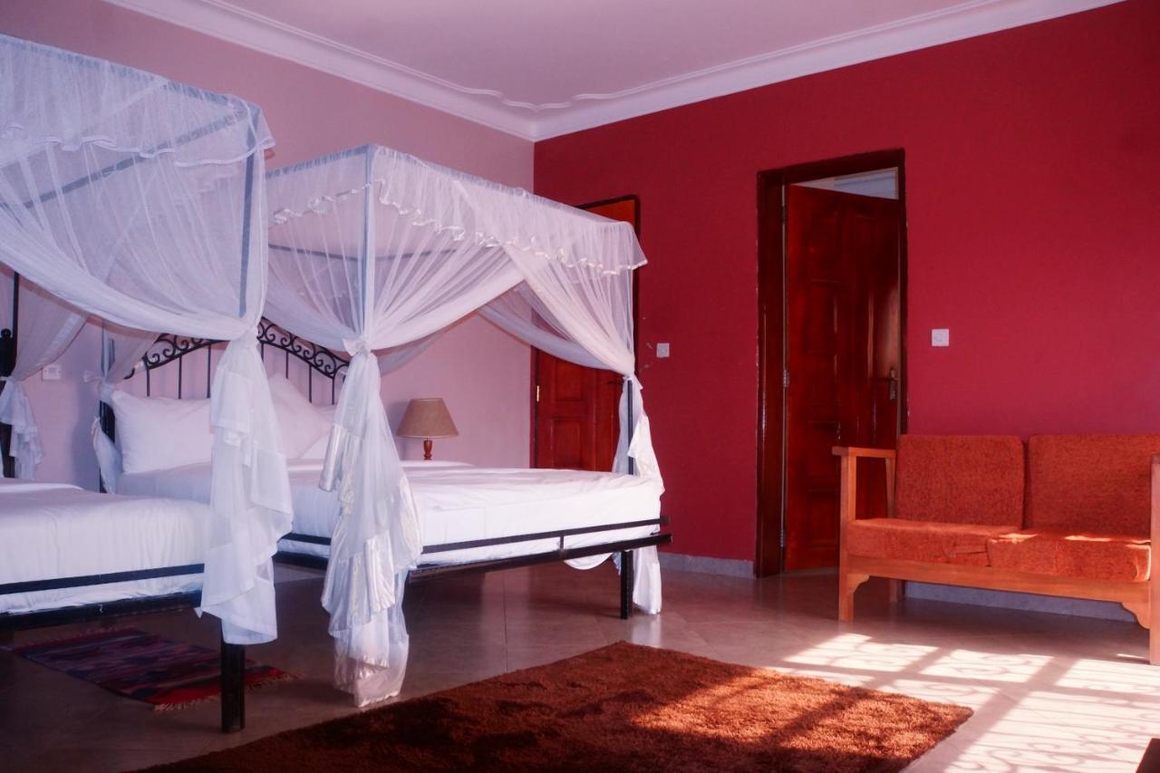 Silver Oaks Hotel Boma Fort Portal ภายนอก รูปภาพ