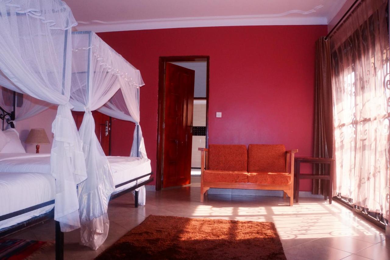 Silver Oaks Hotel Boma Fort Portal ภายนอก รูปภาพ