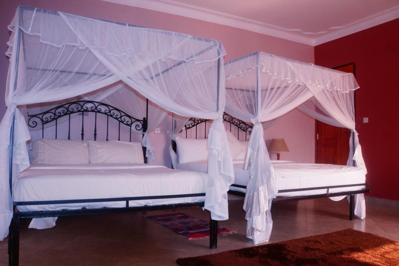 Silver Oaks Hotel Boma Fort Portal ภายนอก รูปภาพ