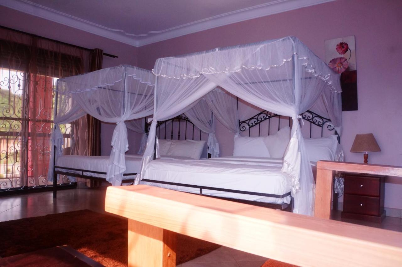 Silver Oaks Hotel Boma Fort Portal ภายนอก รูปภาพ