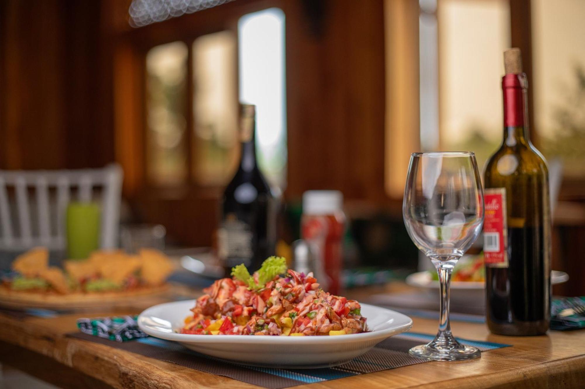 Silver Oaks Hotel Boma Fort Portal ภายนอก รูปภาพ